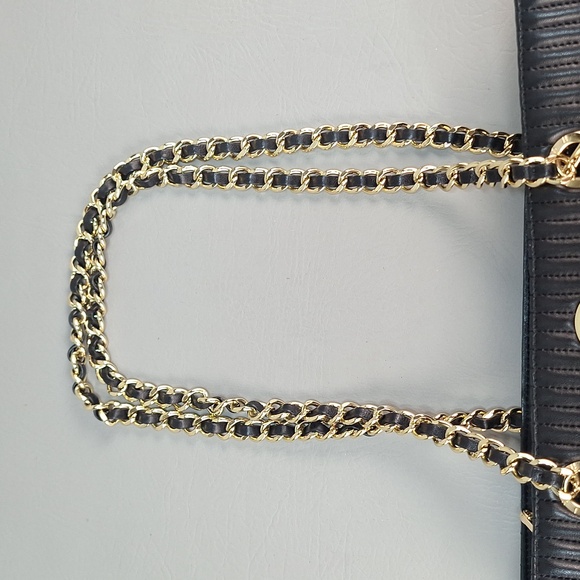 Henri Bendel No 7 Black Leather Tote Bag Quilted Vertical Chain E/W East West - Picture 7 of 16